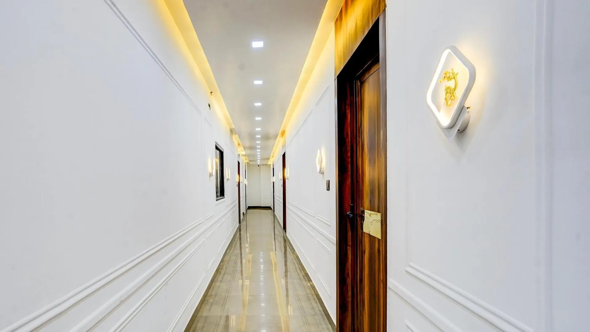 Hotel O R.N. Palace Nagla Dhimar