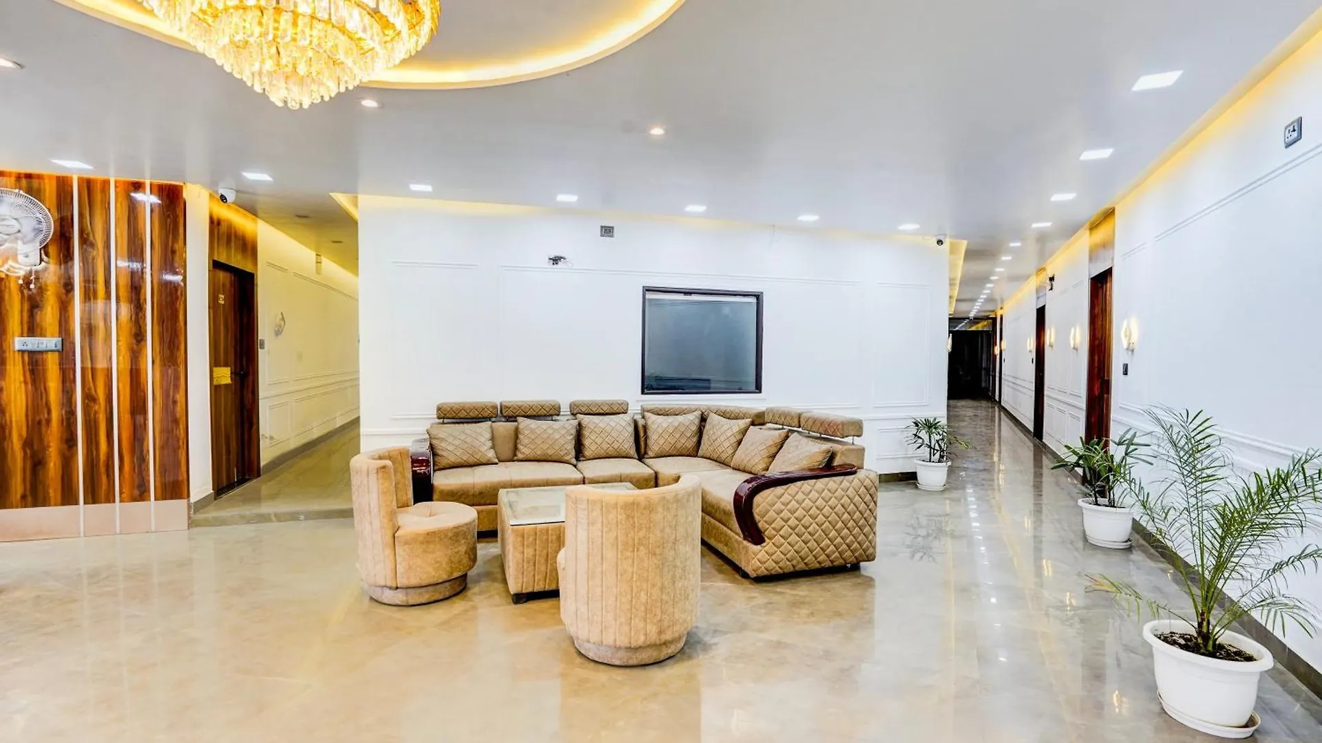 Hotel O R.N. Palace Nagla Dhimar