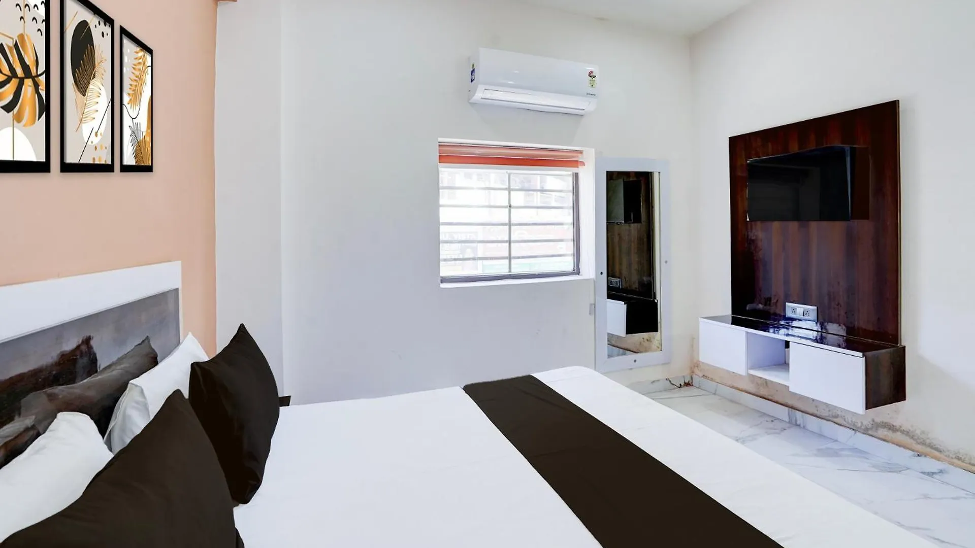 Hotel O R.N. Palace Nagla Dhimar