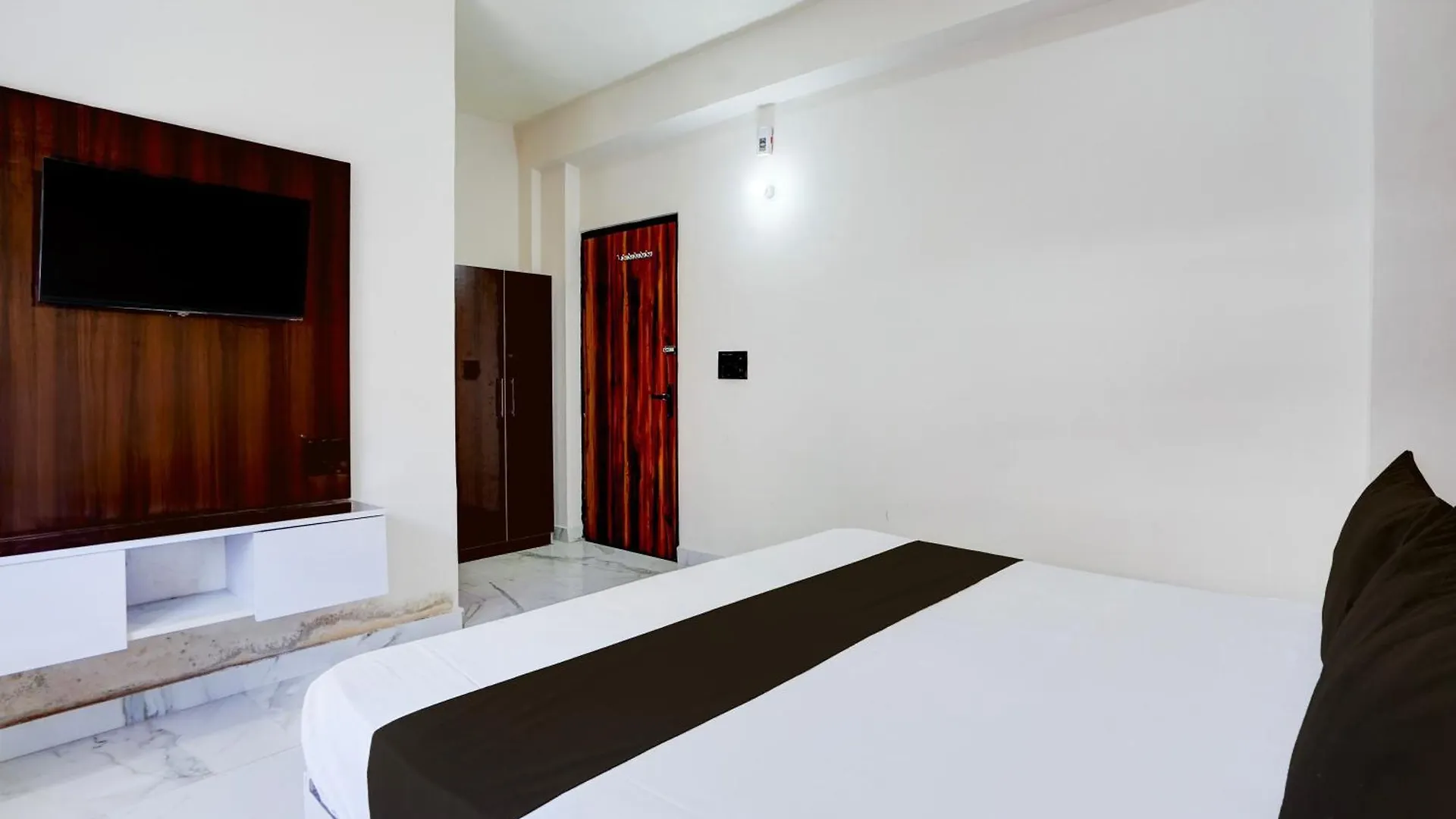 Hotel O R.N. Palace Nagla Dhimar
