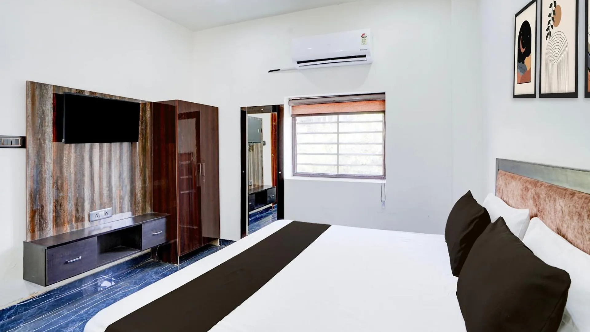 Hotel O R.N. Palace Nagla Dhimar India