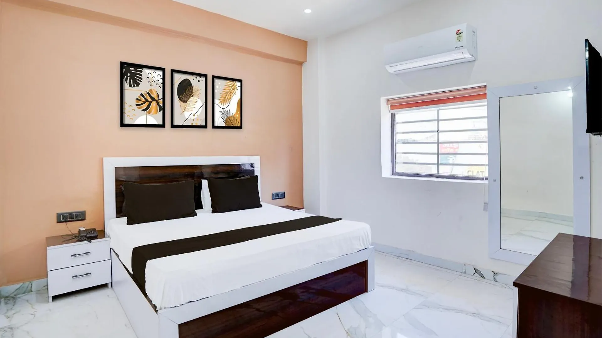Hotel O R.N. Palace Nagla Dhimar