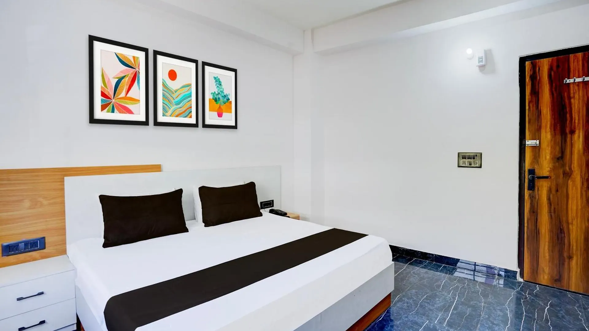Hotel O R.N. Palace Nagla Dhimar