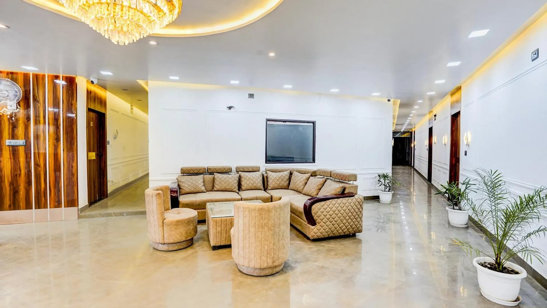 Hotel O R.N. Palace Nagla Dhīmar